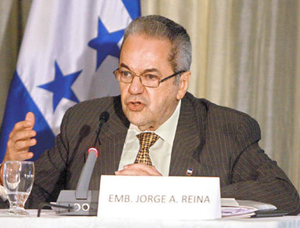 Carlos Roberto Reina Idiáquez-1